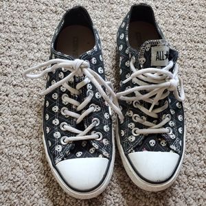 silver converse with pink bow